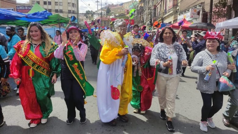 Domingo de Farándula: paceños disfrutaron de la entrada de Pepinos por Carnaval