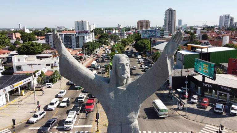 El cochala que en su casa de La Paz esculpió el Cristo Redentor de Santa Cruz