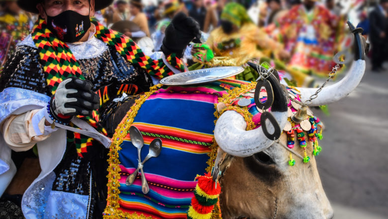 Los Waca Tokoris satirizan las corridas de toros