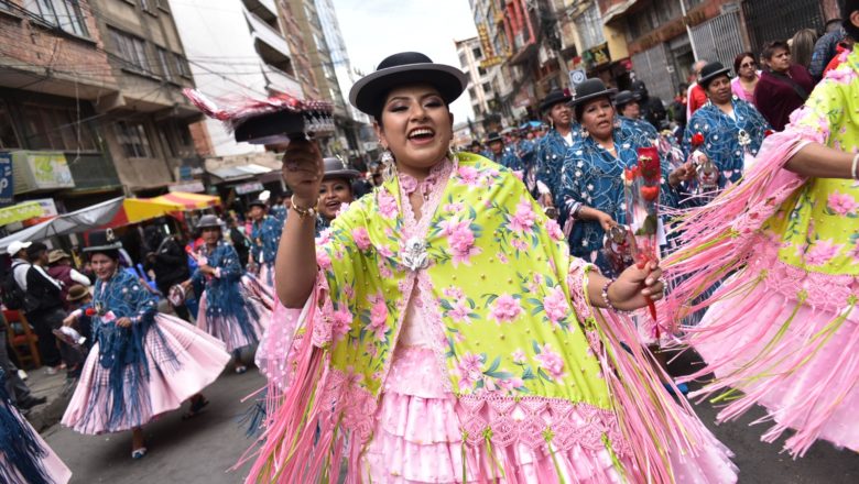 Entre alegría y fe, la Promesa del Gran Poder toma las calles de La Paz