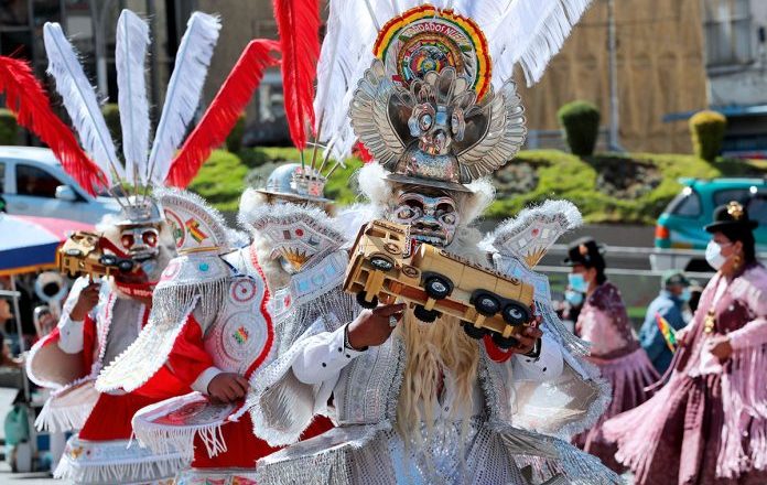 La morenada “da prestigio”, pero quita diversidad folklórica en el Gran Poder