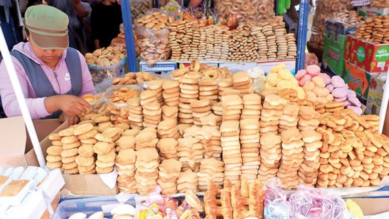 Monstruos y tantawawas copan las calles de Sucre