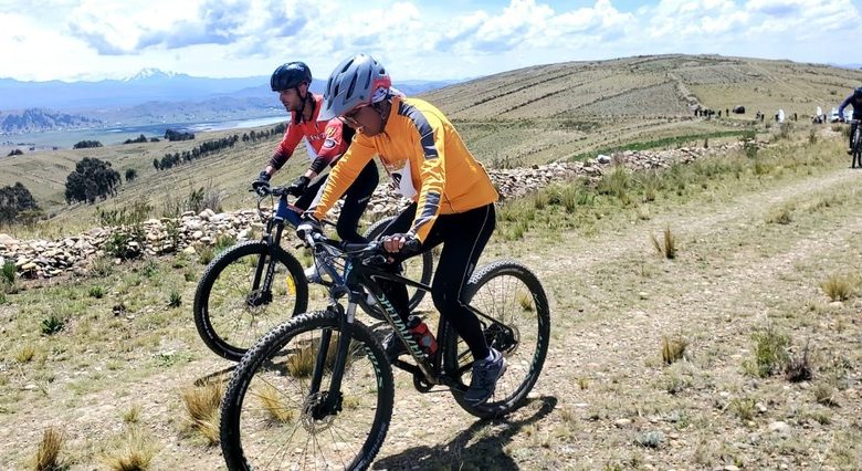 «Tierra de los ponchos rojos»: Deportes extremos, aventura y cultura en la provincia Omasuyos