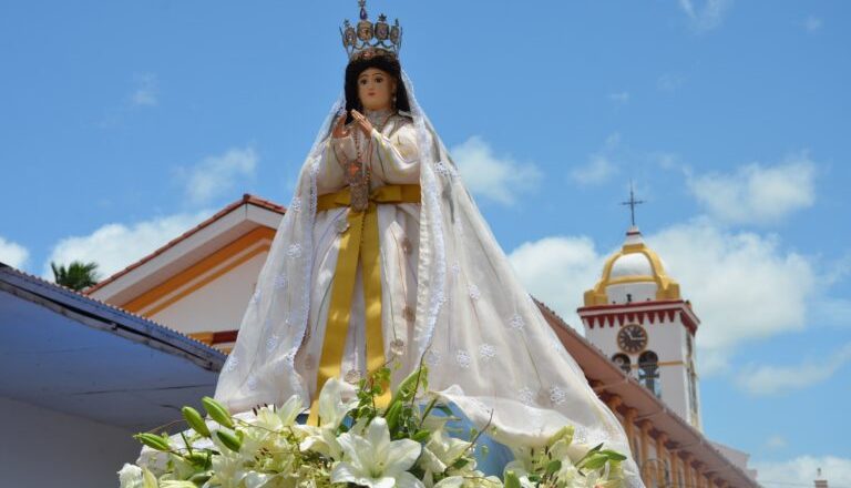 Santa Cruz: Feligreses acuden con fe y devoción a celebrar la Octava de la ‘Mamita de Cotoca’