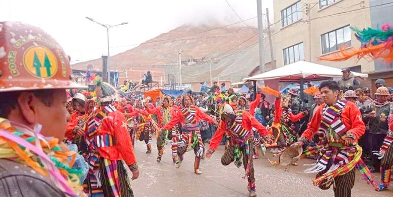 Potosí: Bajada del Tata Q’aqcha abre los carnavales con danza y tradición