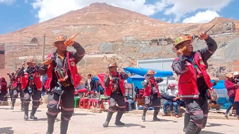 La Bajada del Tata Q’aqcha se vivió con devoción y danzas