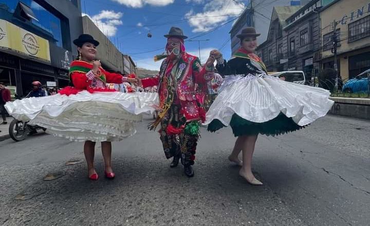 El Chuta llega a La Paz y da inicio a las actividades carnavaleras de este año