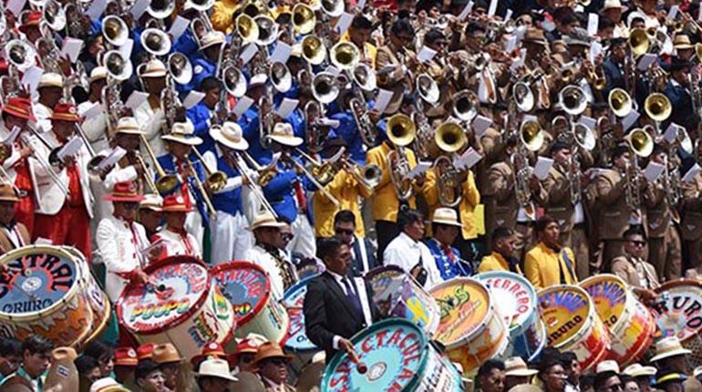 Más de 5.000 músicos se lucen en el Festival de Bandas del Carnaval de Oruro