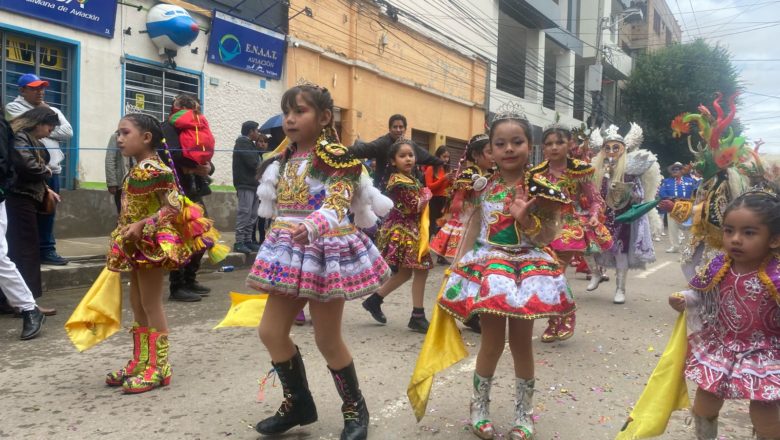 Oruro cierra la fiesta con una copia en ‘miniatura’ de su Carnaval, el Corso Infantil