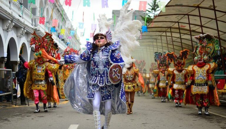 Inician preparativos para Carnaval de Oruro rumbo al Bicentenario