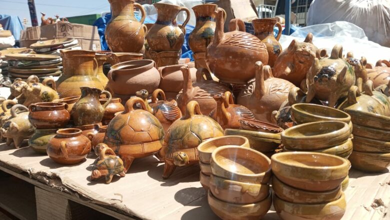 La Feria de Ramos en El Alto durará tres días más; artesanos ofrecen una variedad de productos