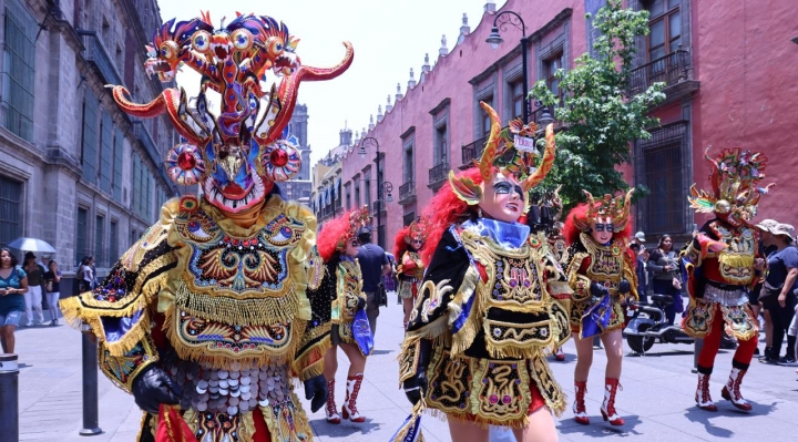 Bolivia brilla con el Carnaval de Oruro en México histórico