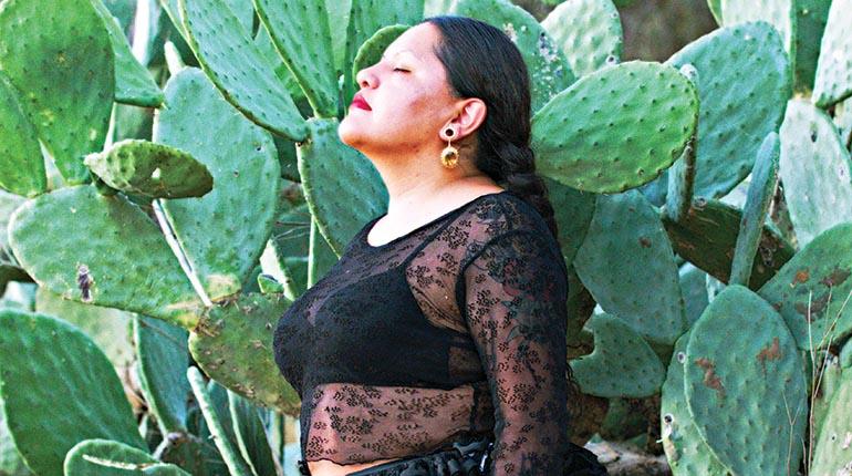 La cholita rapera Alwa logra dos nominaciones en el Muvid Awards 2024