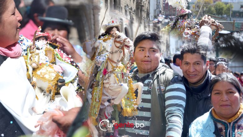 La Paz: Celebran al Tata Santiago, un santo firme que “obliga a las parejas a casarse”