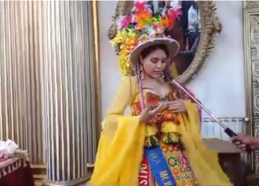 Luz Melyna Velarde presenta el mejor traje típico del Miss Bolivia