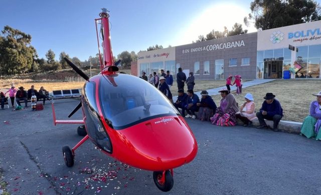 Paseos en helicóptero, la novedad para el turismo en el Lago Titicaca