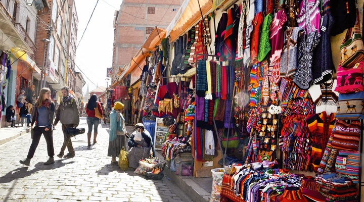 Los paisajes, los colores y la cultura seducen a los turistas que visitan La Paz