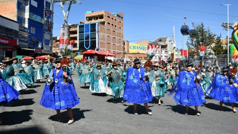El Alto se viste de cultura, identidad y algarabía en la preentrada de la 16 de Julio, en El Alto