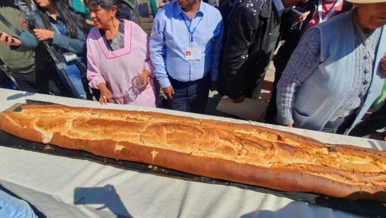 Con un pan de 3,10 metros de largo se instituye al 6 de julio como “Día de la Marraqueta”