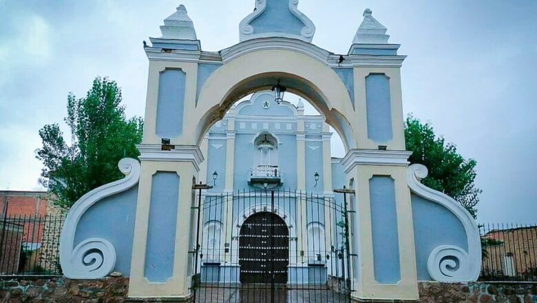 Entregan Emblema Azul al templo San Bartolomé de Arani por su valor patrimonial y cultural