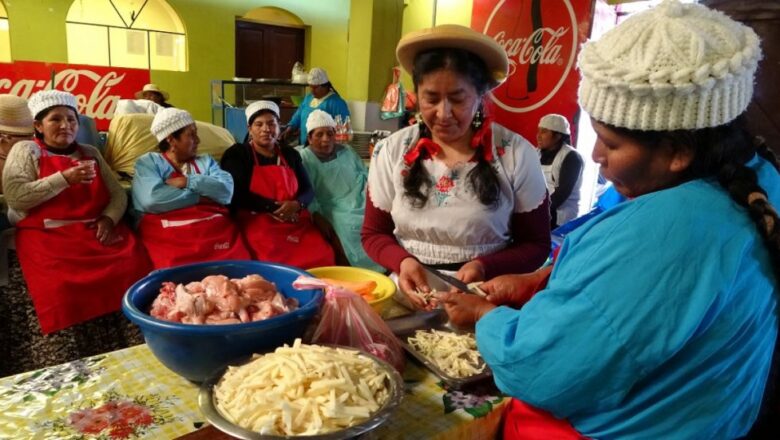 Mujeres bolivianas fortalecen su herencia gastronómica