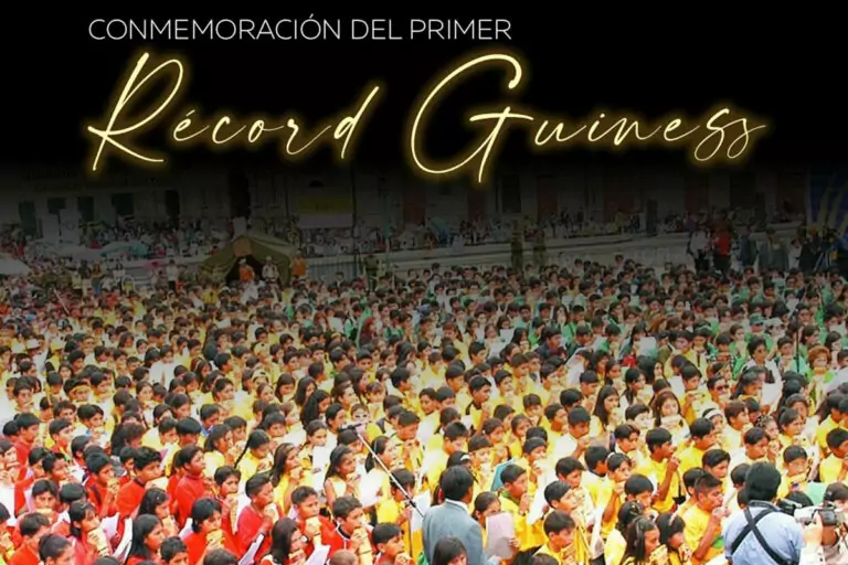 La Paz conmemora 20 años del récord Guinness de 2.300 zampoñistas en la Feria Dominical de Mil Colores