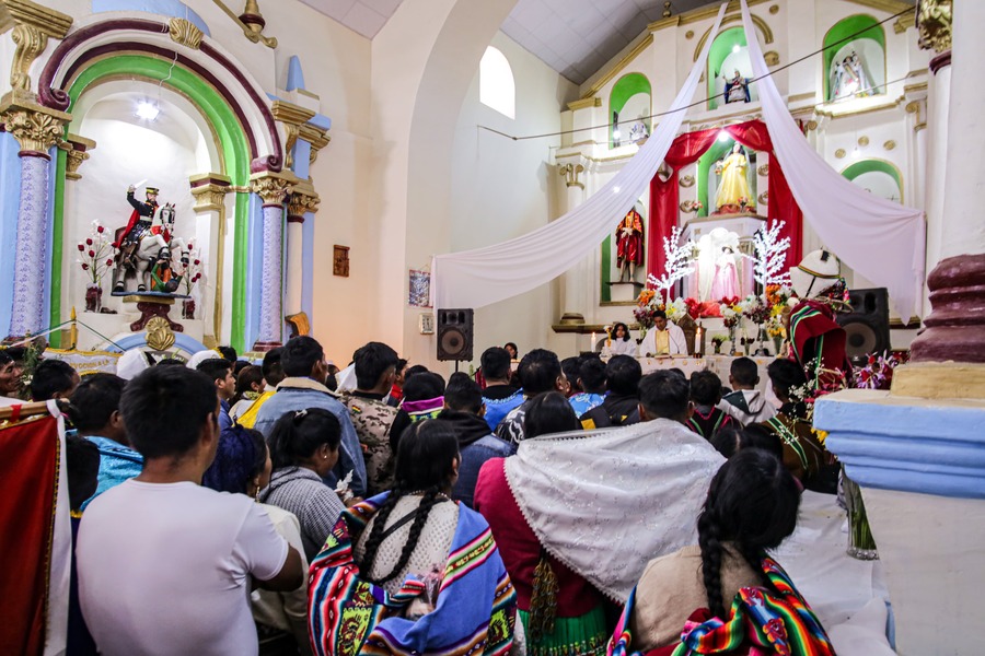 La festividad de Ch’uri venera a la virgen del Rosario y expresa la cultura del norte de Potosí