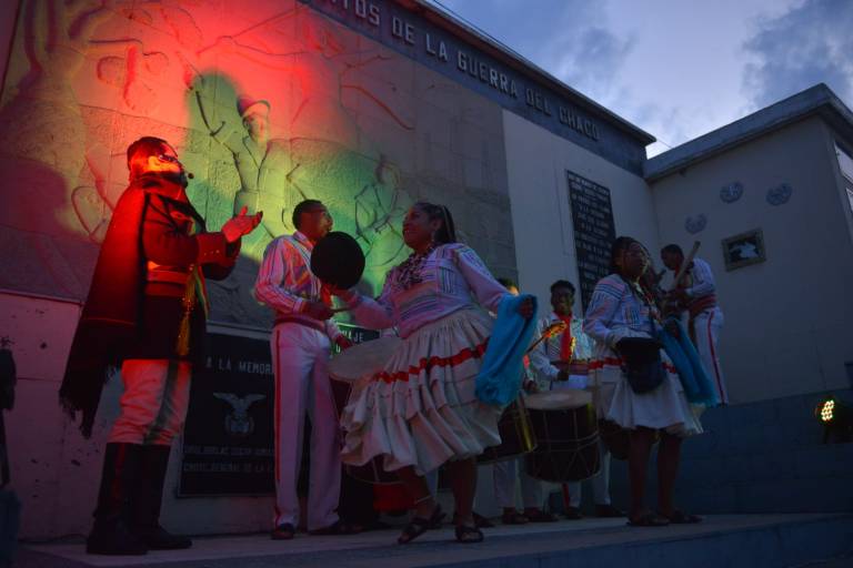 La Paz: Una noche de historias y vínculos en el cementerio