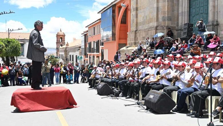 Más de 150 intérpretes se reunieron en el recital unidos por el Charango