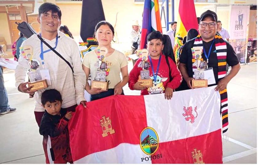 Potosí demuestra su talento con cuatro preseas en el festival del charango de Aiquile