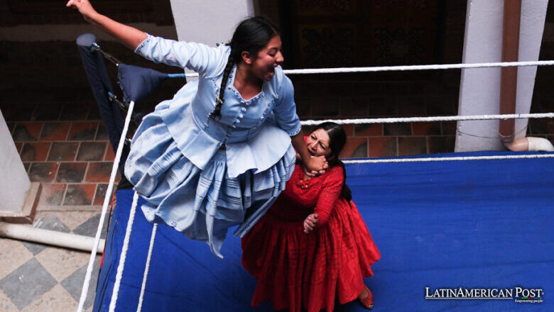 La Cultura Boliviana Brilla con las Cholitas Luchadoras y el Arte