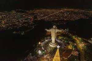 Bolivia enciende la Navidad en el Cristo de la Concordia, el más grande de Latinoamérica